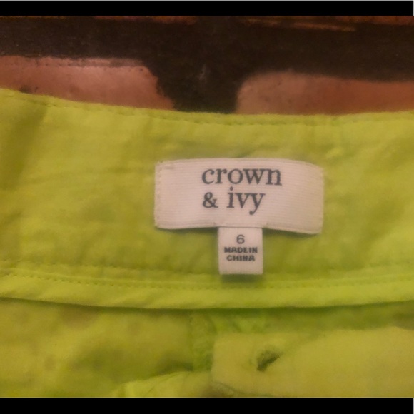 Crown & Ivy Shorts - Picture 3 of 4